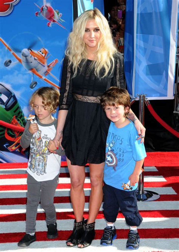 Ashlee Simpson's Son Bronx Wentz Turns 13| Who Are His Parents? ·