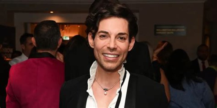 Is Tom Read Wilson Gay? Married Life and Wife/Partner Name, Sunday Bruch Update