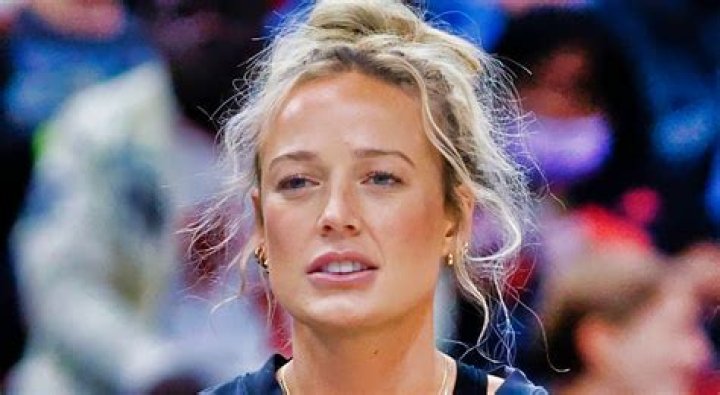 Chiefs Heiress Captivates Fans After Viral Bikini Pictures Scorch the NFL World