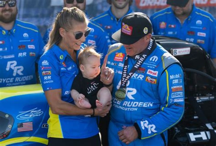 Tony Stewarts Wife Leah Completes Her Racing Tradition One Last Time BeforeHistoric Thunder Moun