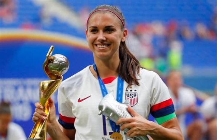 Alex Morgan Biography - Facts, Childhood, Family Life & Achievements