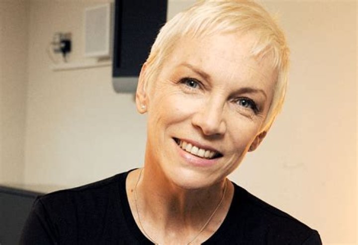 Annie Lennox Weds for Third Time ·