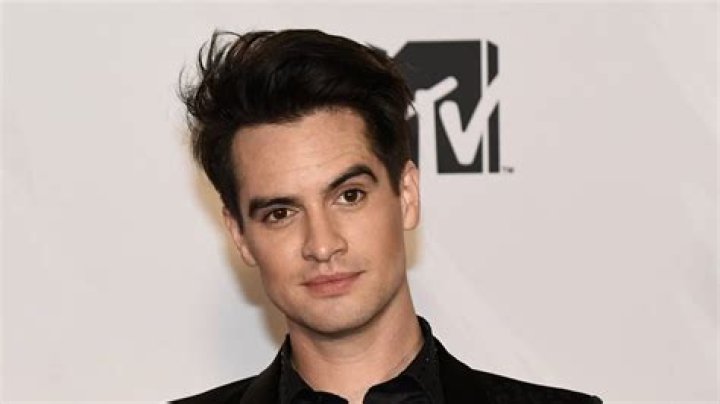 Brendon Urie Height, Weight, Net Worth, Age, Birthday, Wikipedia, Who, Nationality, Biography