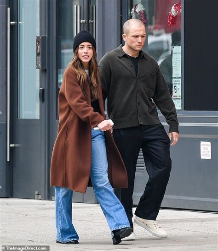 Chloe Bennet – Bio, Parents, Dating, Boyfriend, Family, Age, Height, Ethnicity