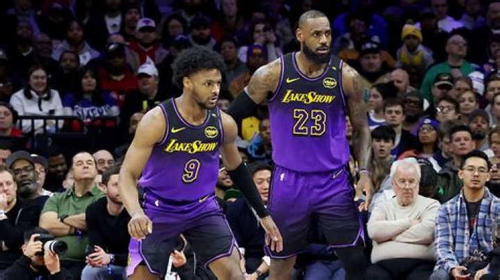 DC from Last Chance U's father played for the Los Angeles Lakers