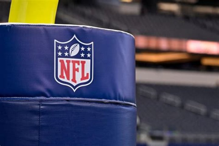 How much do NFL practice squad players get paid? ·