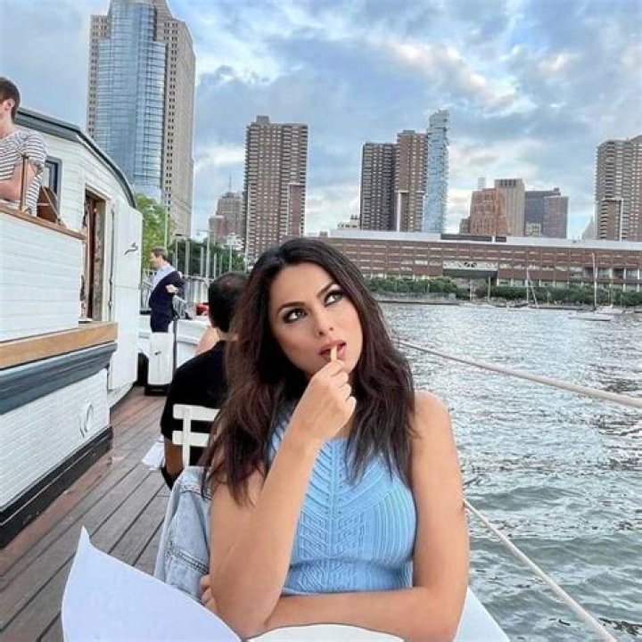 How Tall Is Aishah Hasnie?