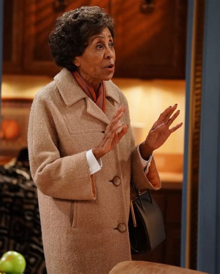Is Marla Gibbs still alive or dead? |