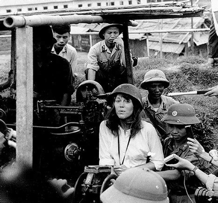 Jane Fonda Faces Protesters, Calls Vietnam Photo a 