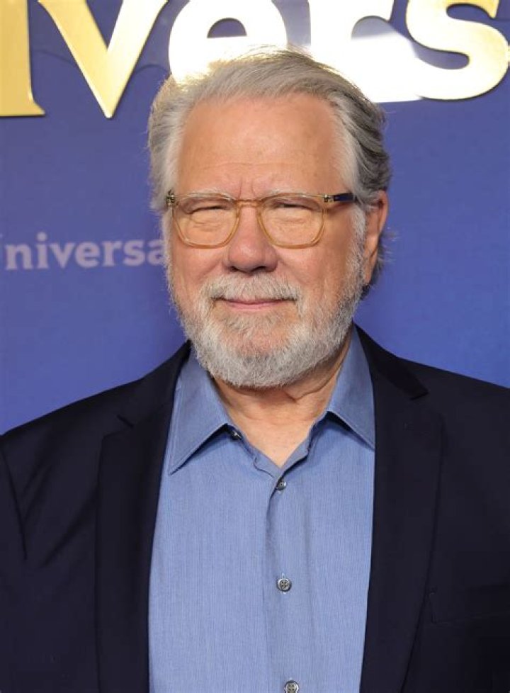 How tall is John Larroquette