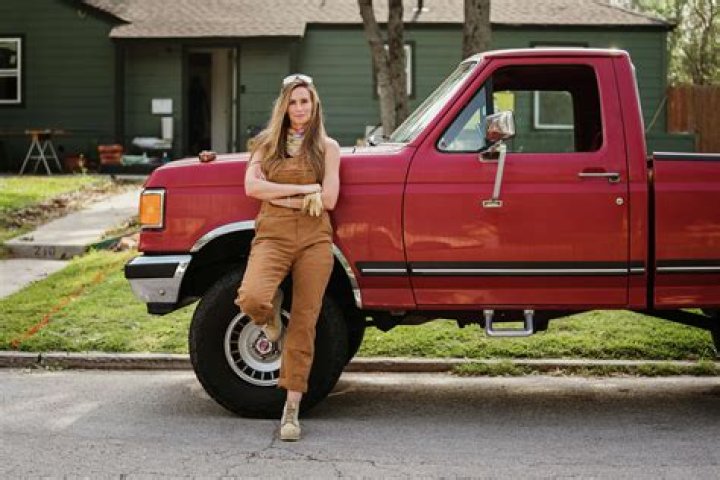 Unveiling Kim Spradlin's Net Worth