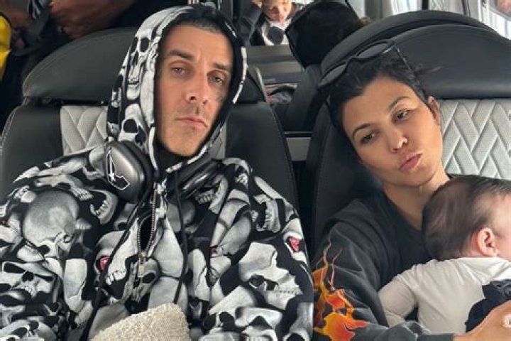 Kourtney Kardashian slams paparazzi after Travis Barker was fighting for his life Sun 3 July 20