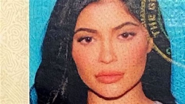 Kylie Jenner Posts Drivers License Photo on Instagram: Pic