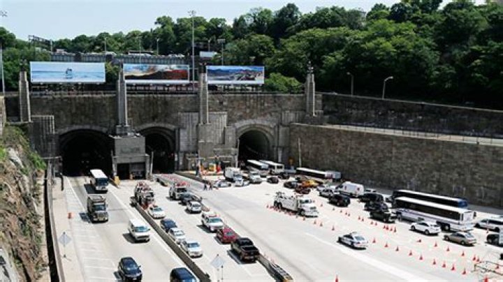 Footage Captures Every NYC Commuters Nightmare Hollywood Life