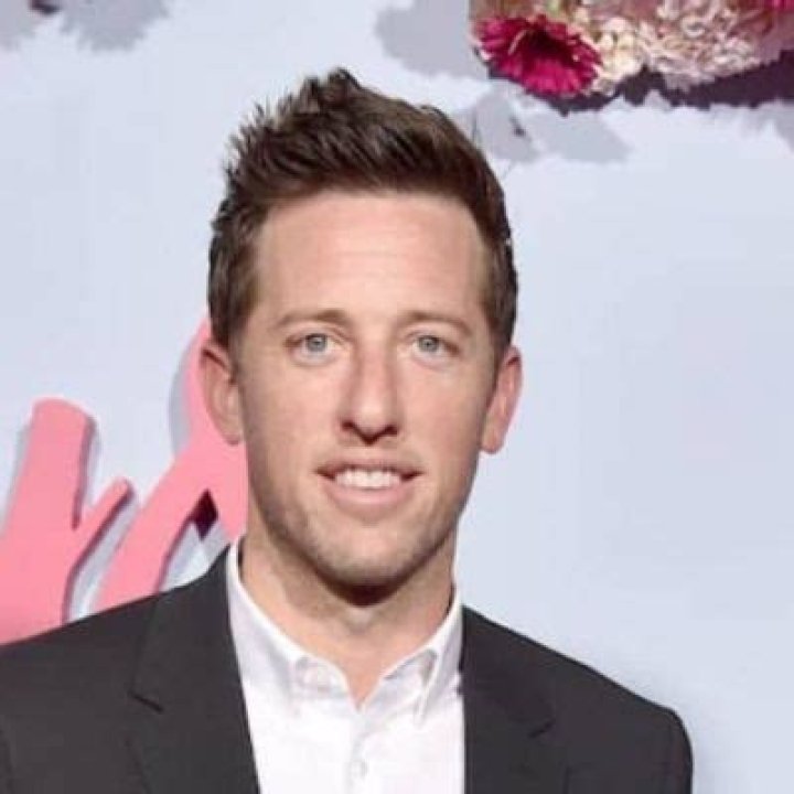 Matthew Kaplan Disguised As A Alex Coopers New Boyfriend Mr Sexy Zoom Man