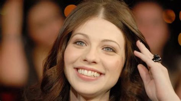 Michelle Trachtenberg biography, is she married, what is her net worth?
