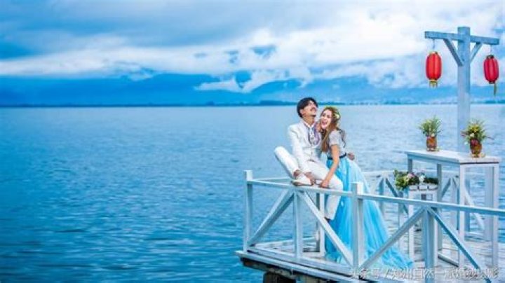 Sophie Burrell (Guitarist) - Age, Birthday, Bio, Facts, Family, Net Worth, Height & More ·