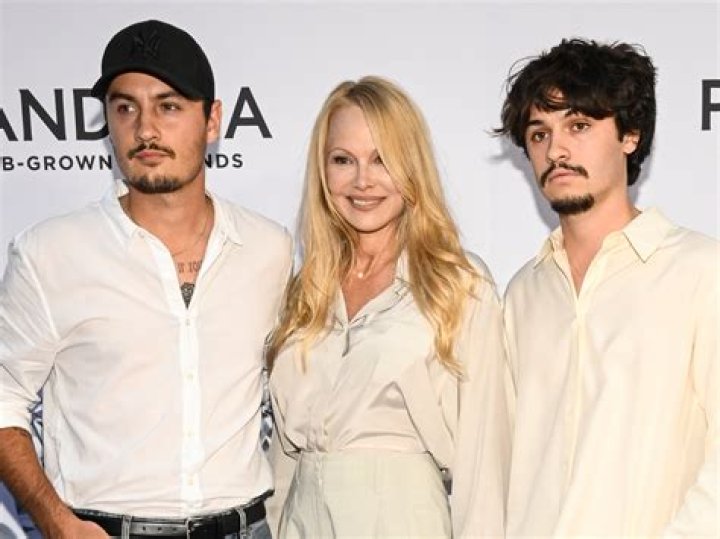 Brandon Thomas Lee, Dylan Jagger Lee ·