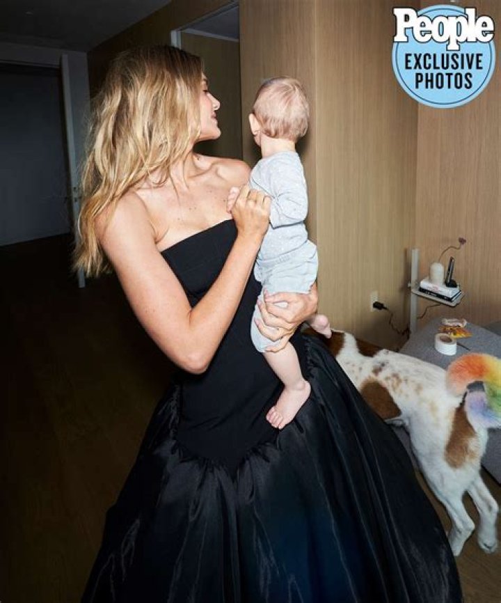 See How Valentina Fererr Gets Ready for the 2022 VMAS Red Carpet