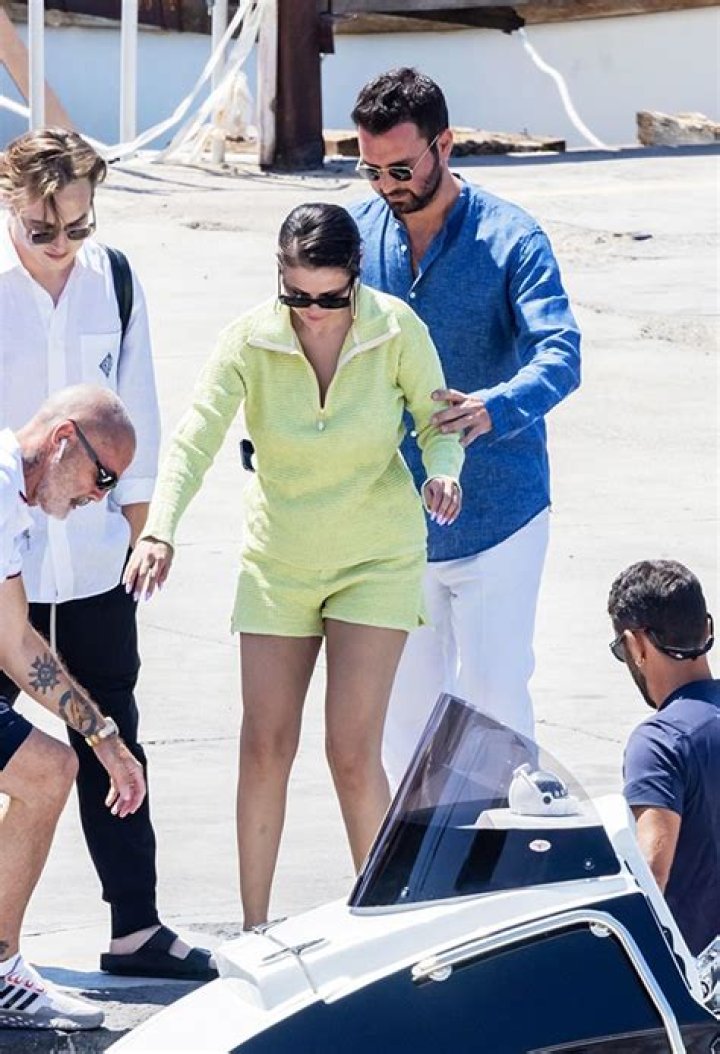 Selena Gomezs Green Shorts On Boat In Italy With Producer: Photos Hollywood Life