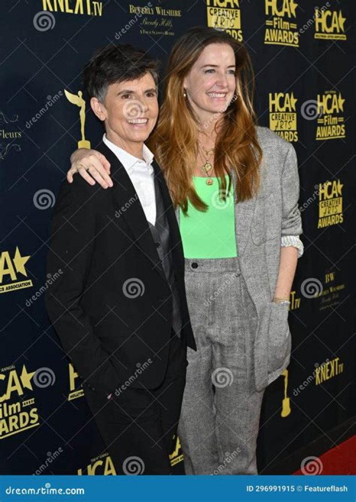 Stephanie Allynne Height Wiki Biography