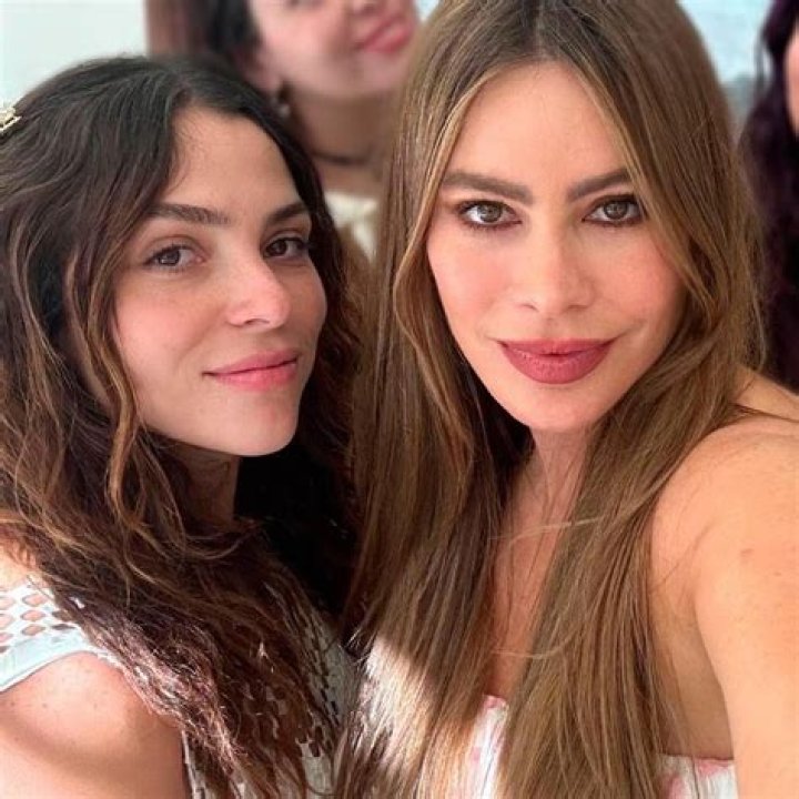 The Ultimate Guide To Being The Most Desirable Aunt: Inspired By Paulina Vergara