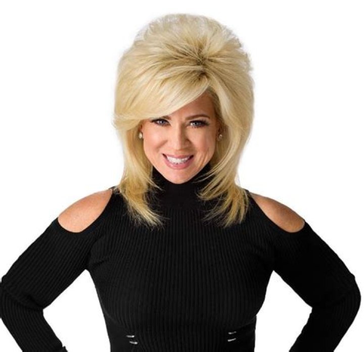 Theresa Caputo Net worth, Age: Weight, Kids, Wife, Bio-Wiki
