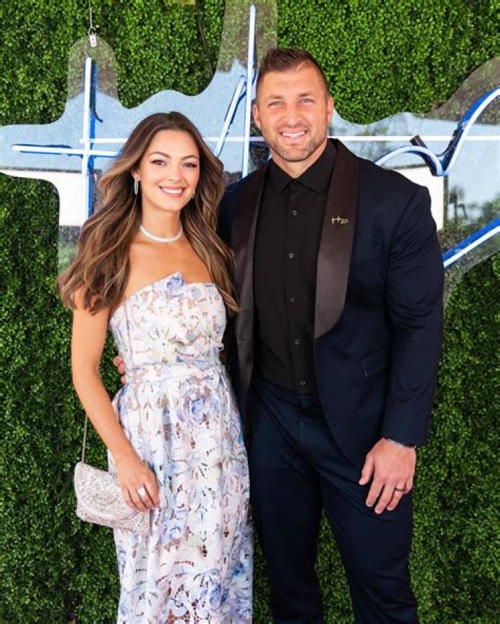 Tim Tebow – Bio, Married, Wife, Girlfriend, Age, Net worth, Is he gay?
