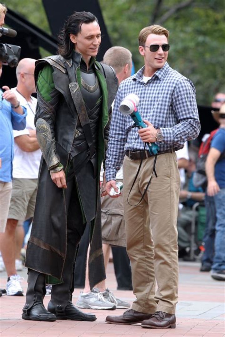Unveiling The Intriguing Details Behind Tom Hiddleston's Height