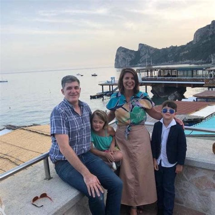 Vivian Howard – Biography, Age, Sisters, Husband, Parents, Family, Net Worth