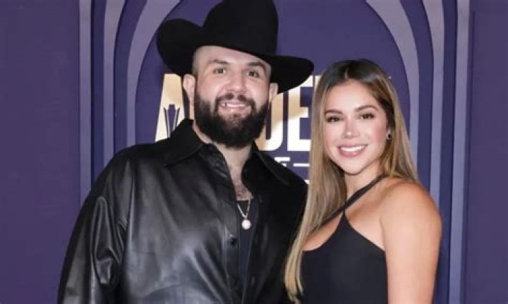 Who Is Carin Leon Married To