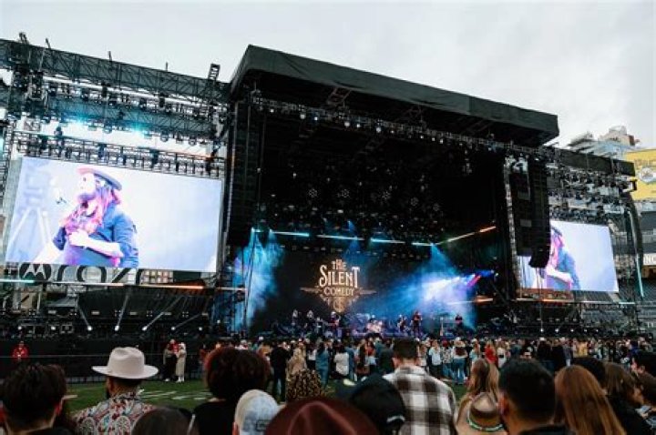 Zach Bryan Brings Fireworks, More Artists ·