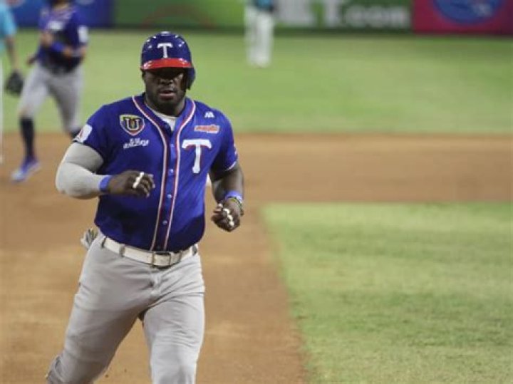 Yasiel Puig – Biography, Wife, Girlfriend, Height, Weight, Body Net Worth